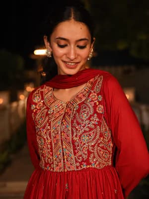 Ethnic dress 1 title string.-image-2